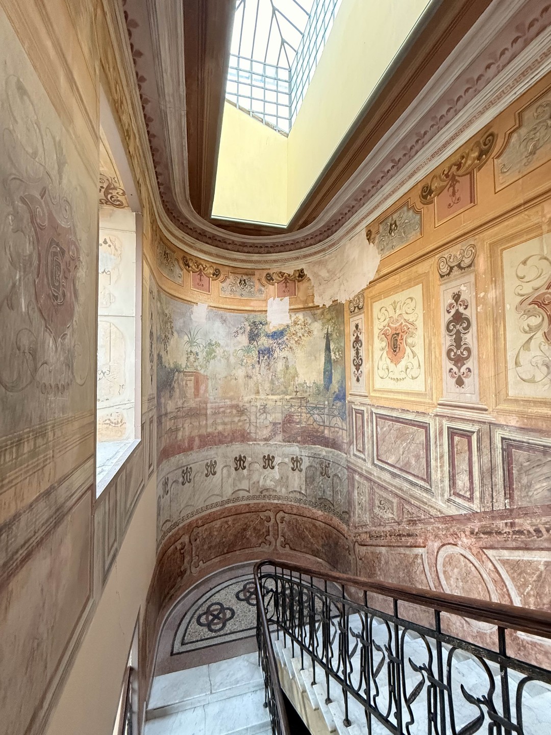 Первый раз в Грузии. Решили самостоятельно погулять в ботаническом саду и после прогулки шли по старому