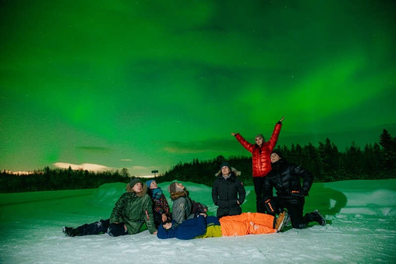 Северное сияние - охота на снегоходах