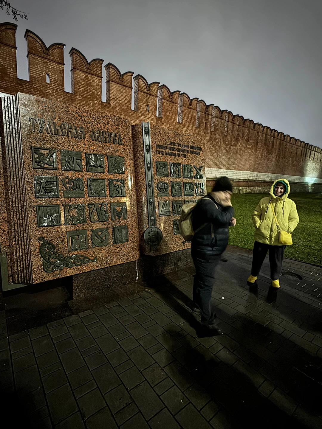 Экскурсия очень понравилась) Нашим проводником по вечерней предпраздничной Туле был Артём! Живо, динамично, с шутками-прибаутками и
