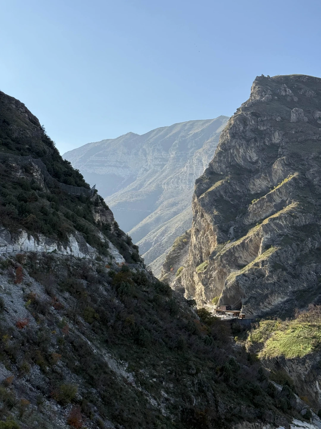 Ноябрьский Дагестан! Красивый, спокойный, немноголюдный! Прекрасное время впервые посетить его, познакомиться с местными традициями, обычаями, главными