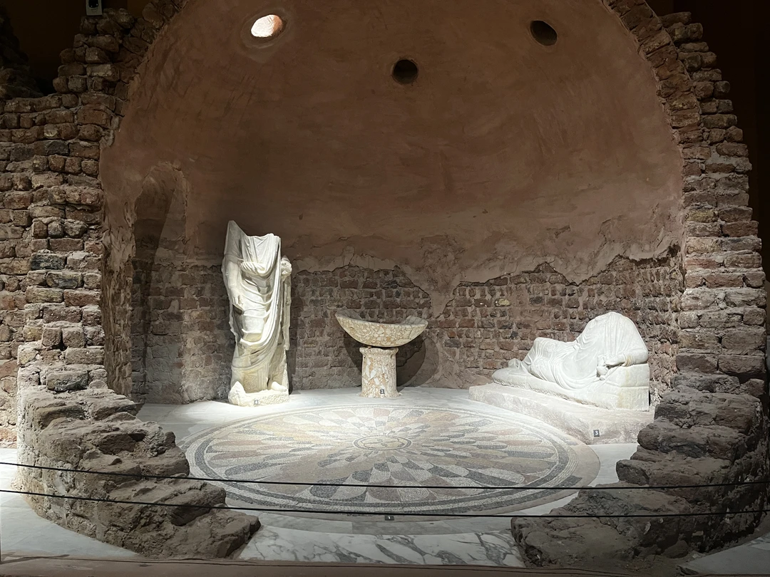 Отличный вариант экскурсии. Все организовано четко. Доброжелательный Георгий забрал нас из отеля, группа была маленькая, всего