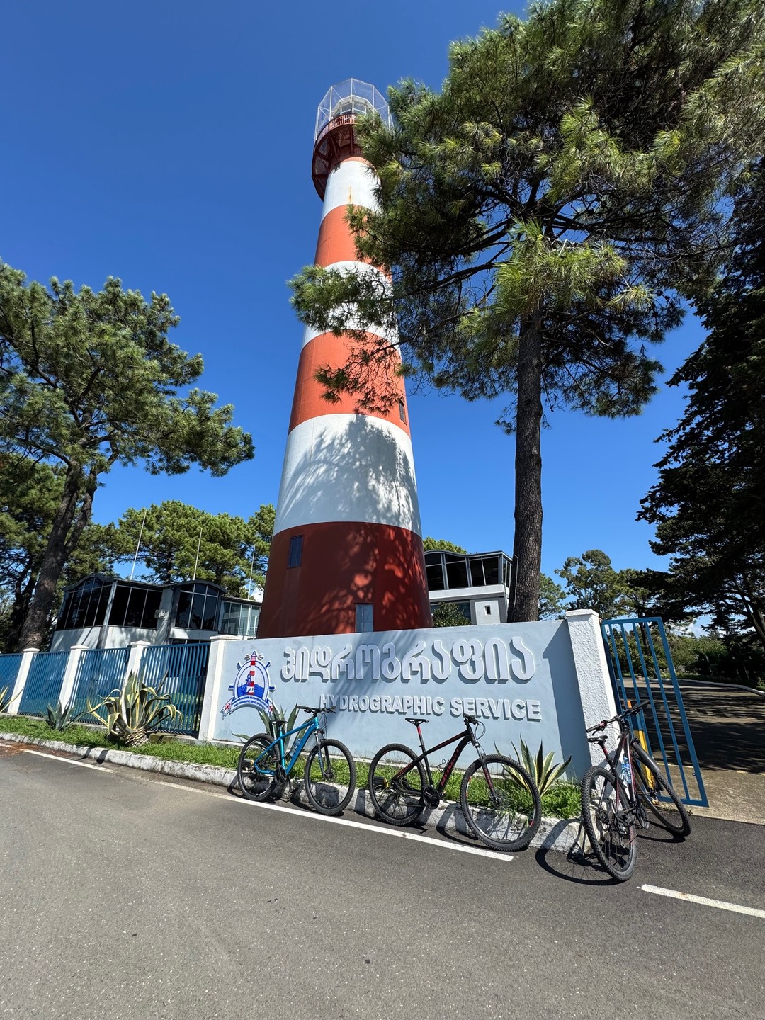 Для тех кто любит активный отдых, особенно водные и вело-прогулки. Все прошло отлично, увлекательно и в