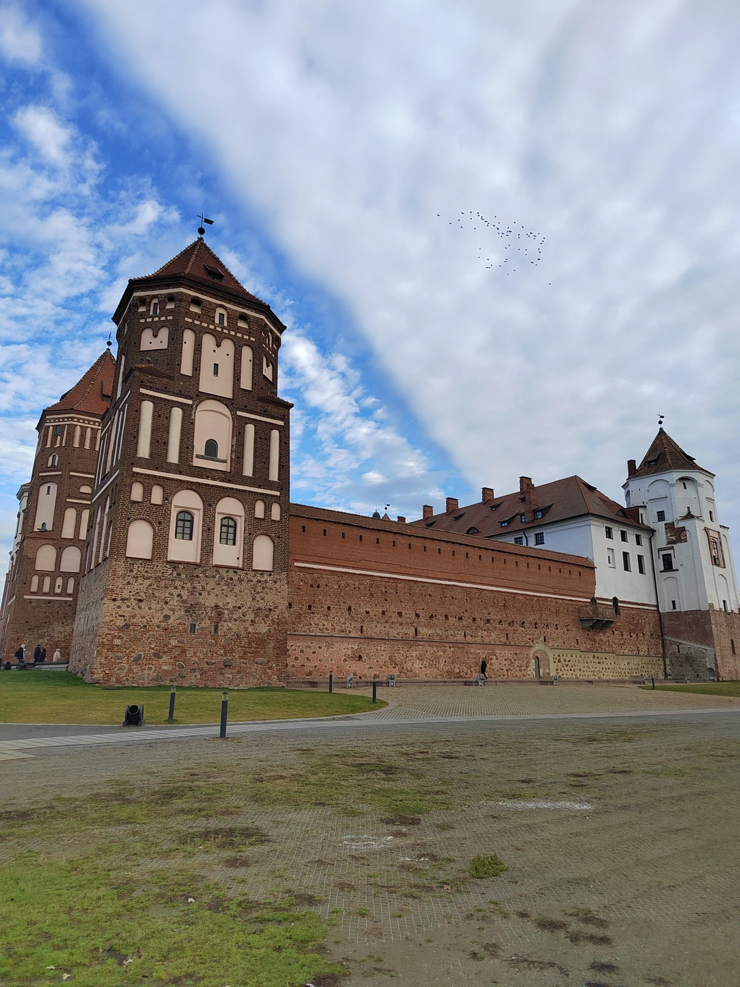 Групповая экскурсия в замки Мир и Несвиж (обед включен) (Наталья)