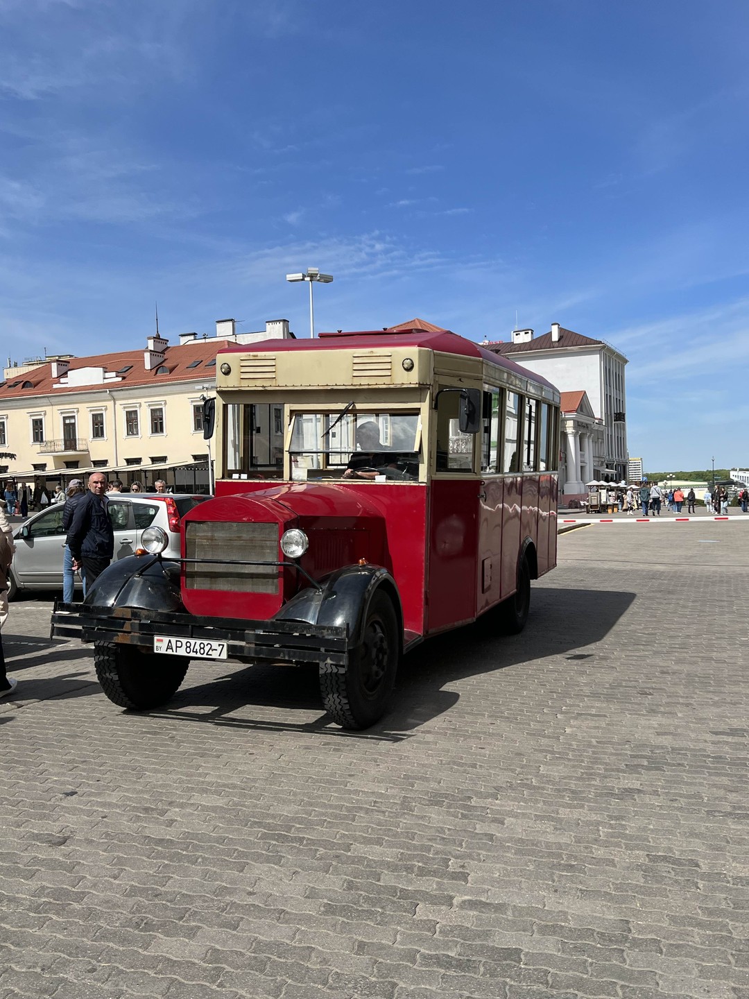 Очень понравилась обзорная экскурсия по городу с Еленой. Три часа пролетели не заметно. Сочетание пешей экскурсии
