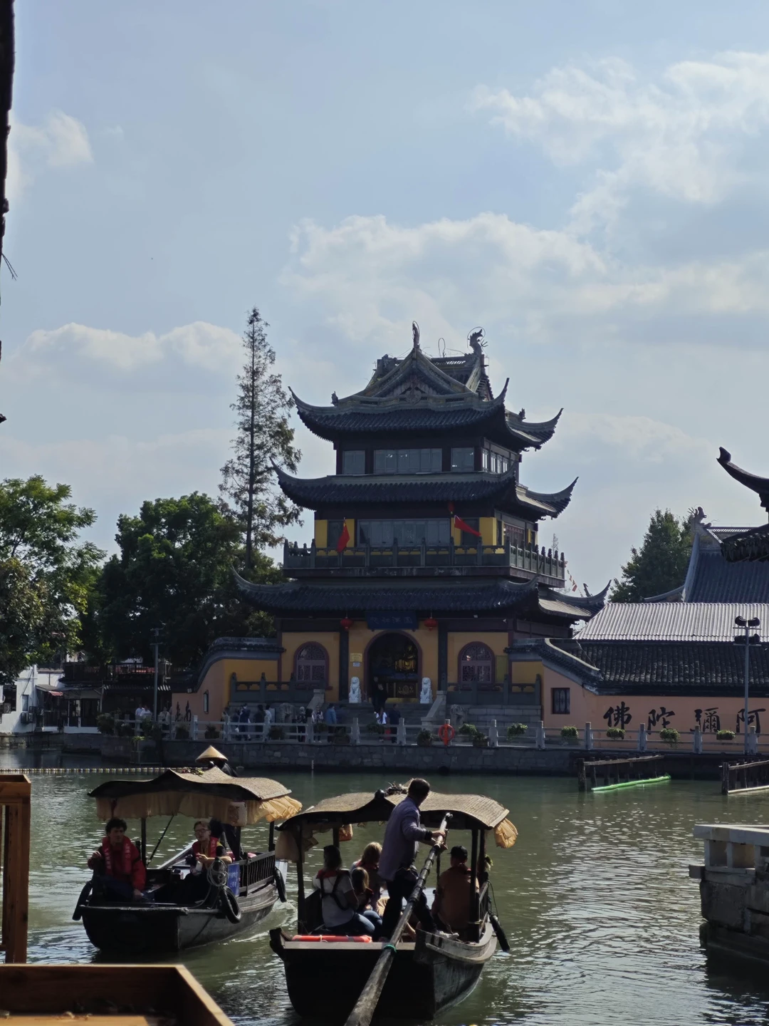 Получили огромное удовольствие от экскурсии в Чжуцзяцзяо. В первую очередь благодаря прекрасному гиду - Екатерине. Несколько