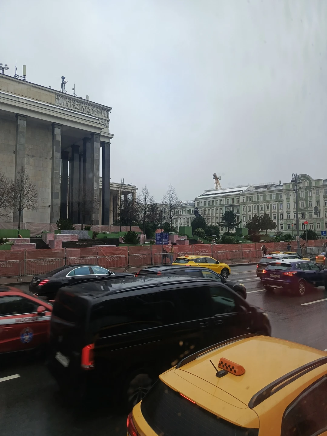 Три часа на автобусе - и вы знакомы с Москвой