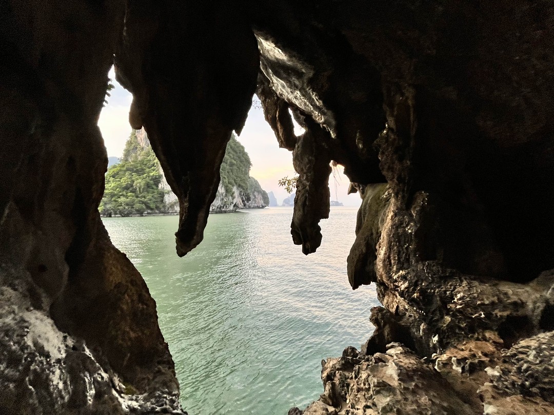 Заказали экскурсию у Елены и Ростислава и не пожалели. Познавательно, насыщенно, интересно. Ростислав прекрасный рассказчик. Видно,