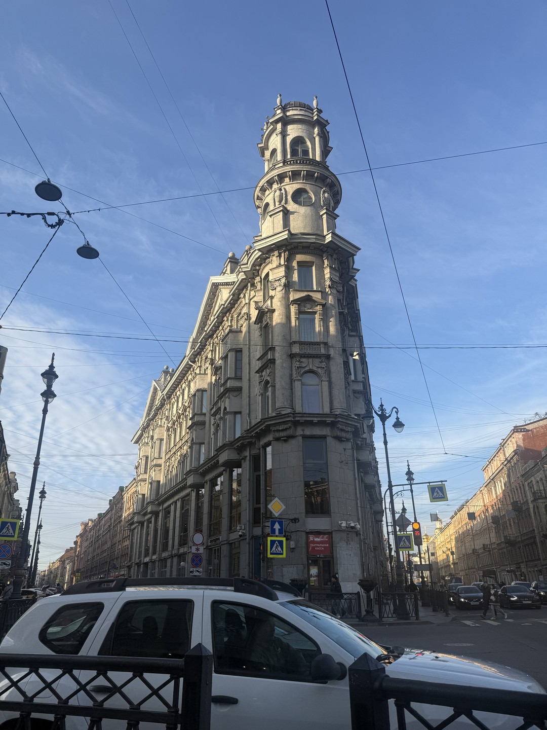 Питерский лайфстайл: по старинным парадным и дворам-колодцам (Родионова)
