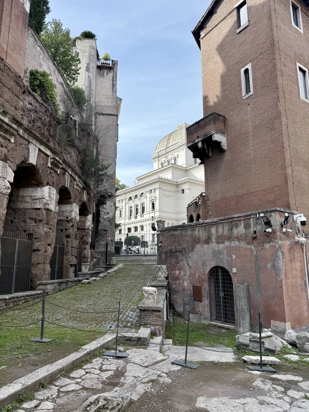 Очень рекомендуем эту экскурсию. В Риме были много раз, но профессиональные экскурсии - это всегда что-то