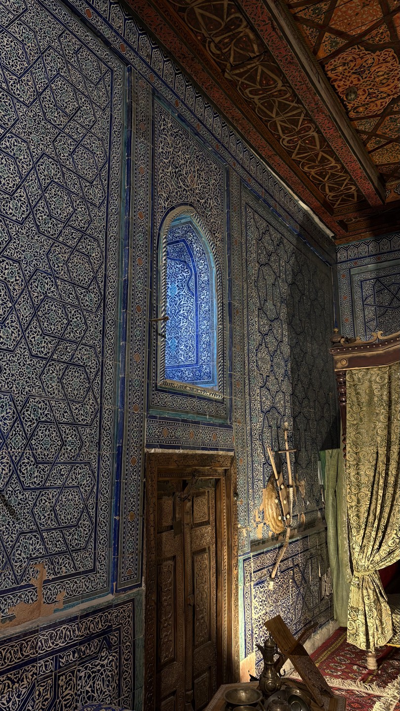 Экскурсия по Хиве была настоящим открытием! Город, сохранивший свою уникальную атмосферу и архитектуру, впечатляет с первого