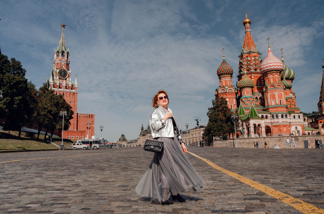 Фотосессия проводили в Москве и в Питере. Обе фотосессии были проведены фотографами - гидами, которые не