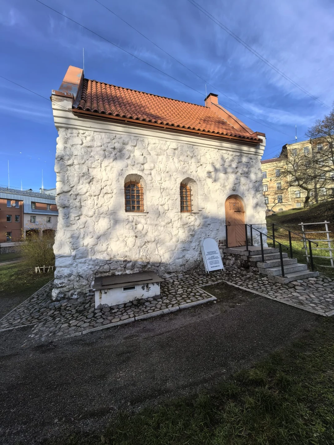 Благодарим экскурсовода Владимира за интересную и позновательную экскурсию по Выборгу. Рассказ о городе, исторических местах, о