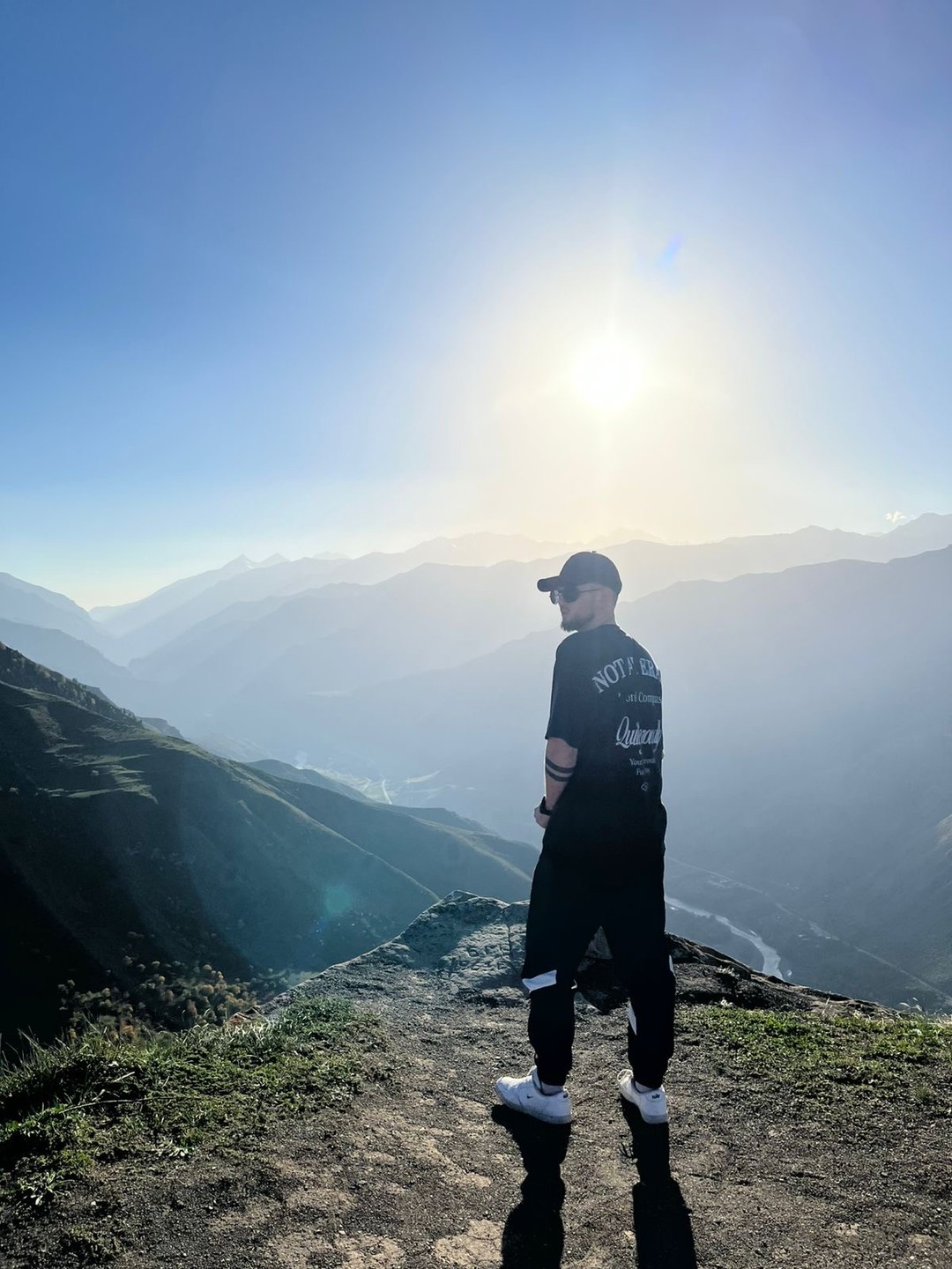 очень увлекательное приключение, места очень красивые,локации подобраны идеально,также могут корректироваться под вас в индивидуальном порядке,брали тур