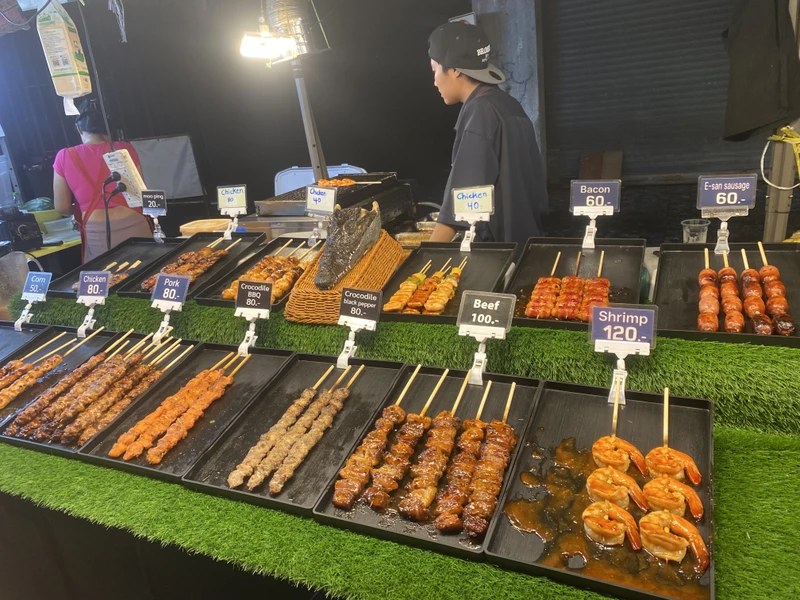 Это была наша самая первая экскурсия в Бангкоке, и мы решили ее начать по-взрослому) Сделав подношение