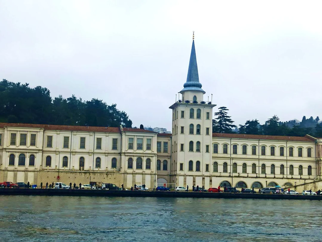 Отправляла родителей на эту экскурсию. Они остались очень довольны! Их забрали из отеля. Брала дневную экскурсию