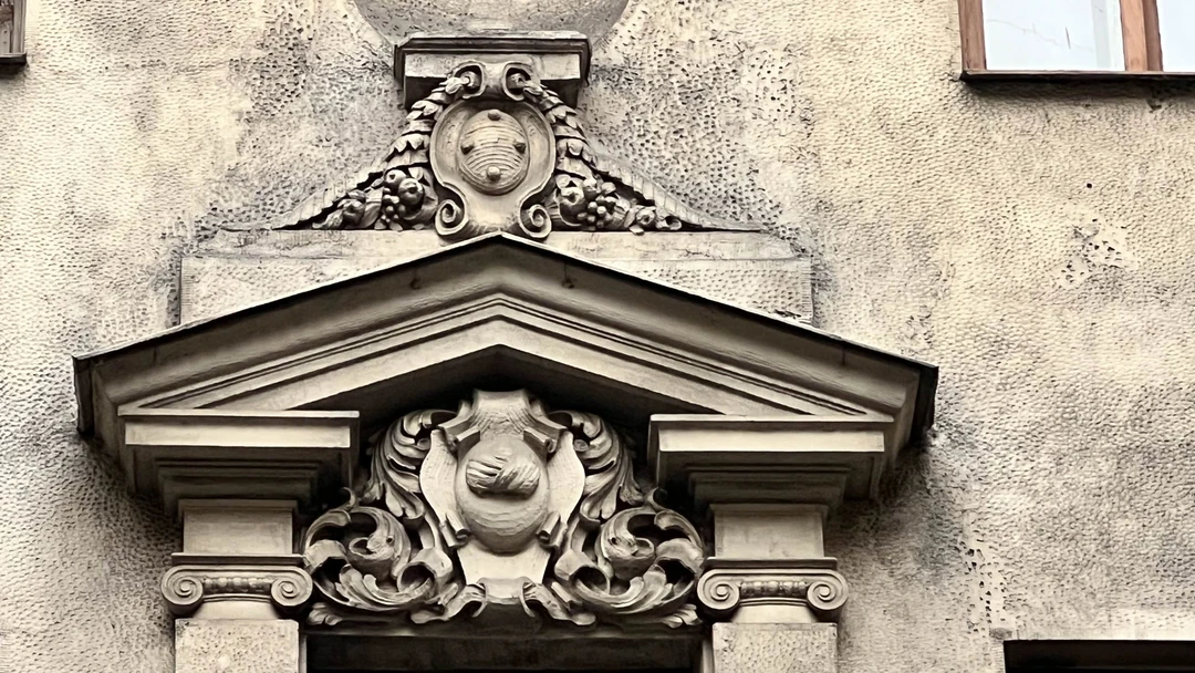 Секреты и лабиринты Петроградской стороны: дворы, парадные, легенды (Екатерина)