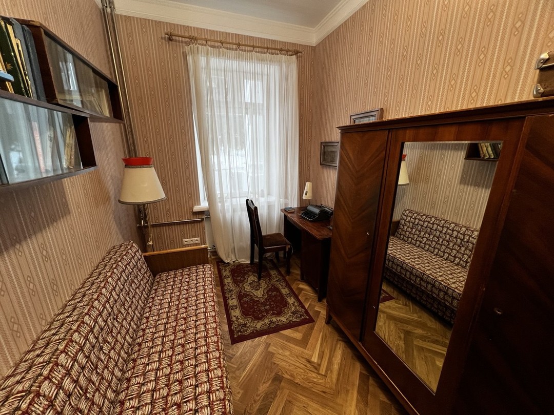 Несмотря на прохладную погоду, нам с Инной было очень тепло! Природа, милые дома, рассказы о писателях