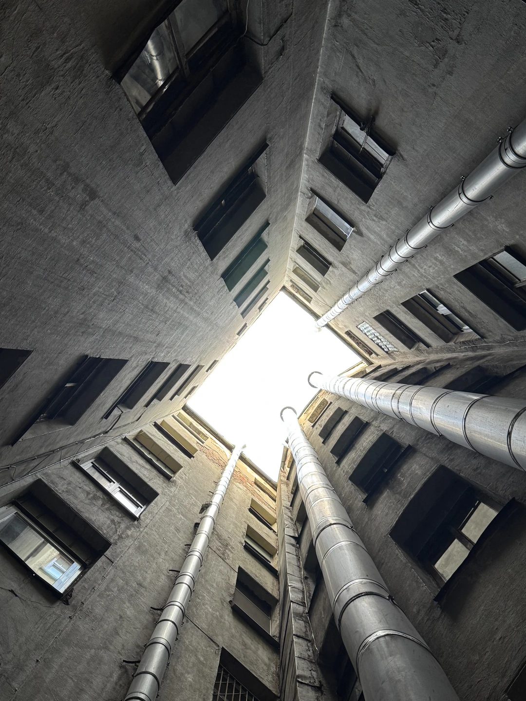 Секреты и лабиринты Петроградской стороны: дворы, парадные, легенды (Екатерина)