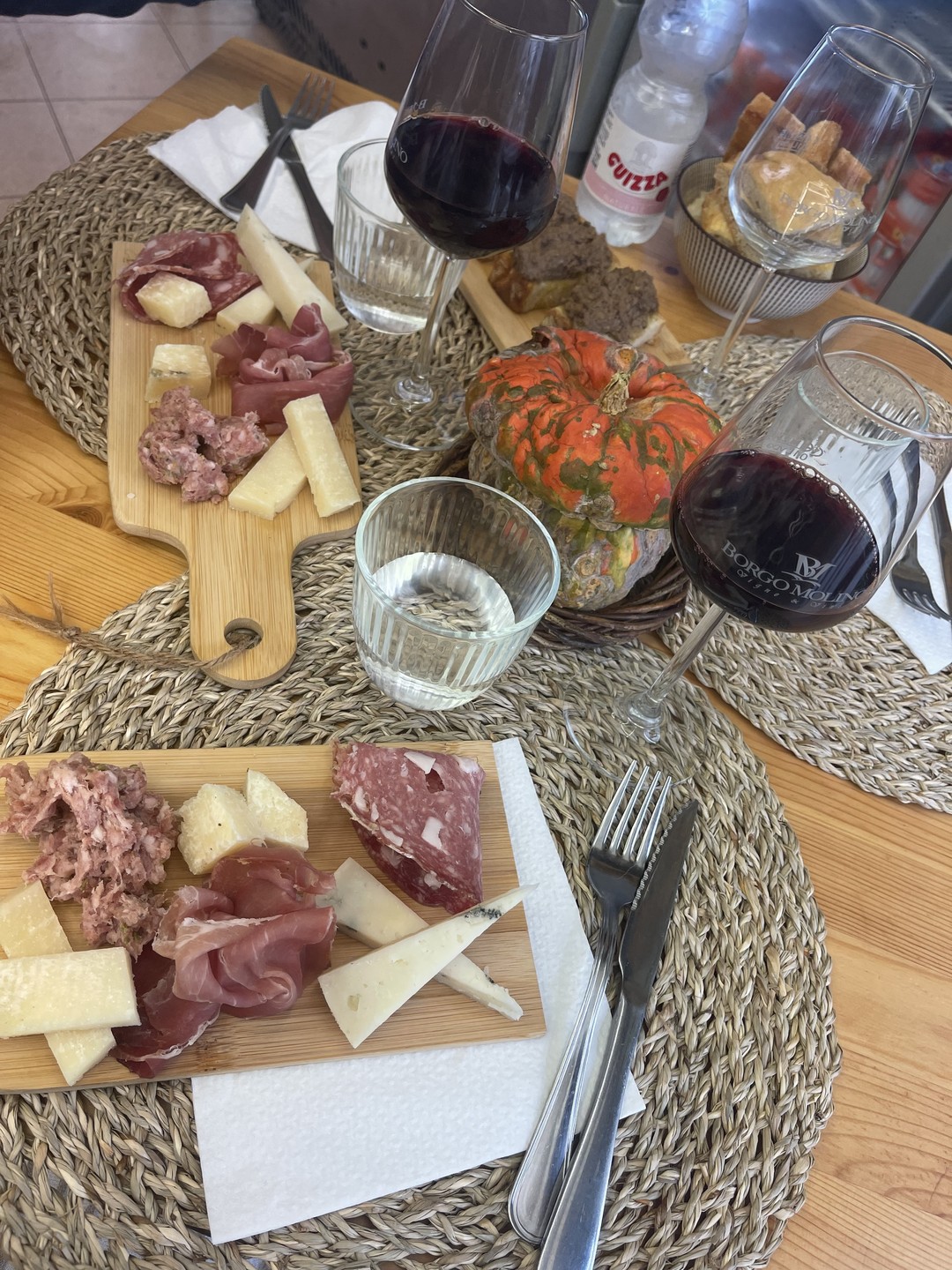 Я и мой муж были искренне удивлены экскурсией, которую нам подготовила Дарья. Во-первых, Дарья очень приятный