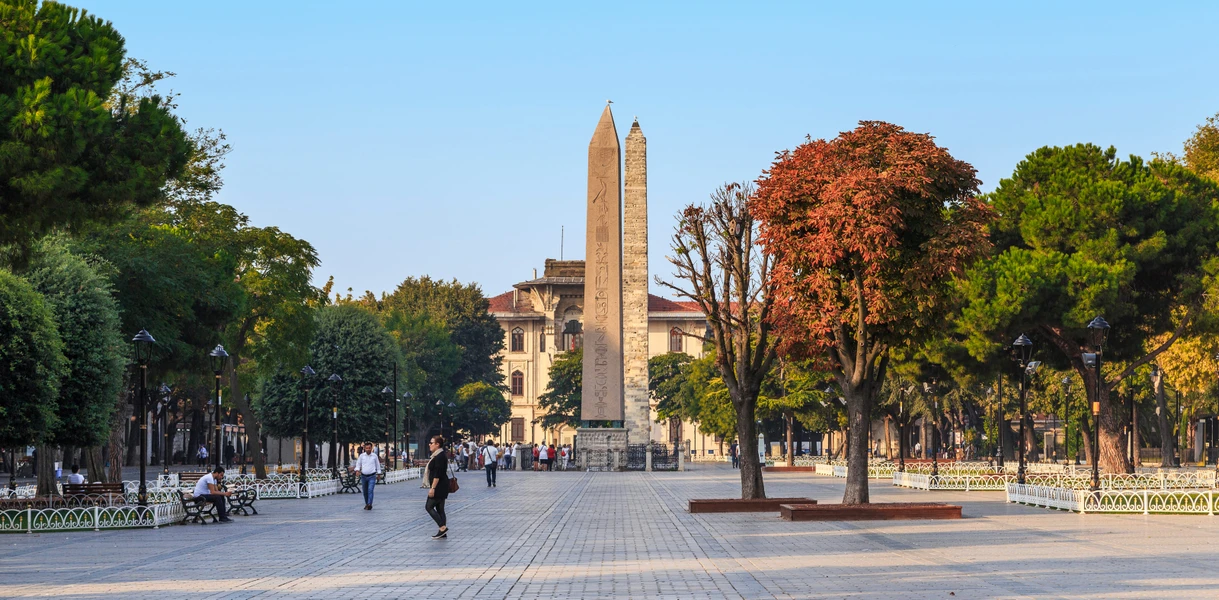 Площадь Ипподром: всё о до­сто­при­ме­ча­тель­но­сти