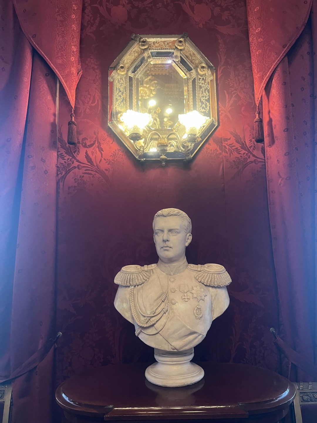 Владимирский дворец изнутри (Сания)