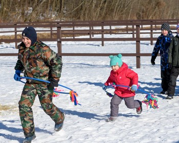 Посиделки у костра, уличные гуляния, катание в санях