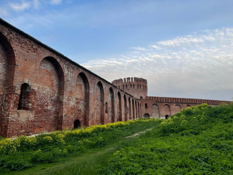 Вдоль Смоленской крепостной стены