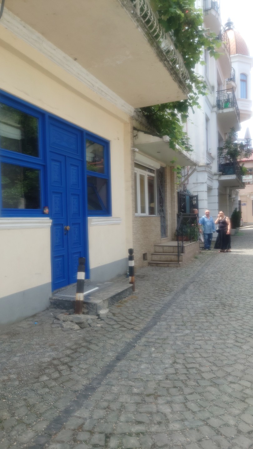 Замечательно провели 3 часа семьёй из 4-х человек на экскурсии по Батуми с Александром! Неспешно прогулялись