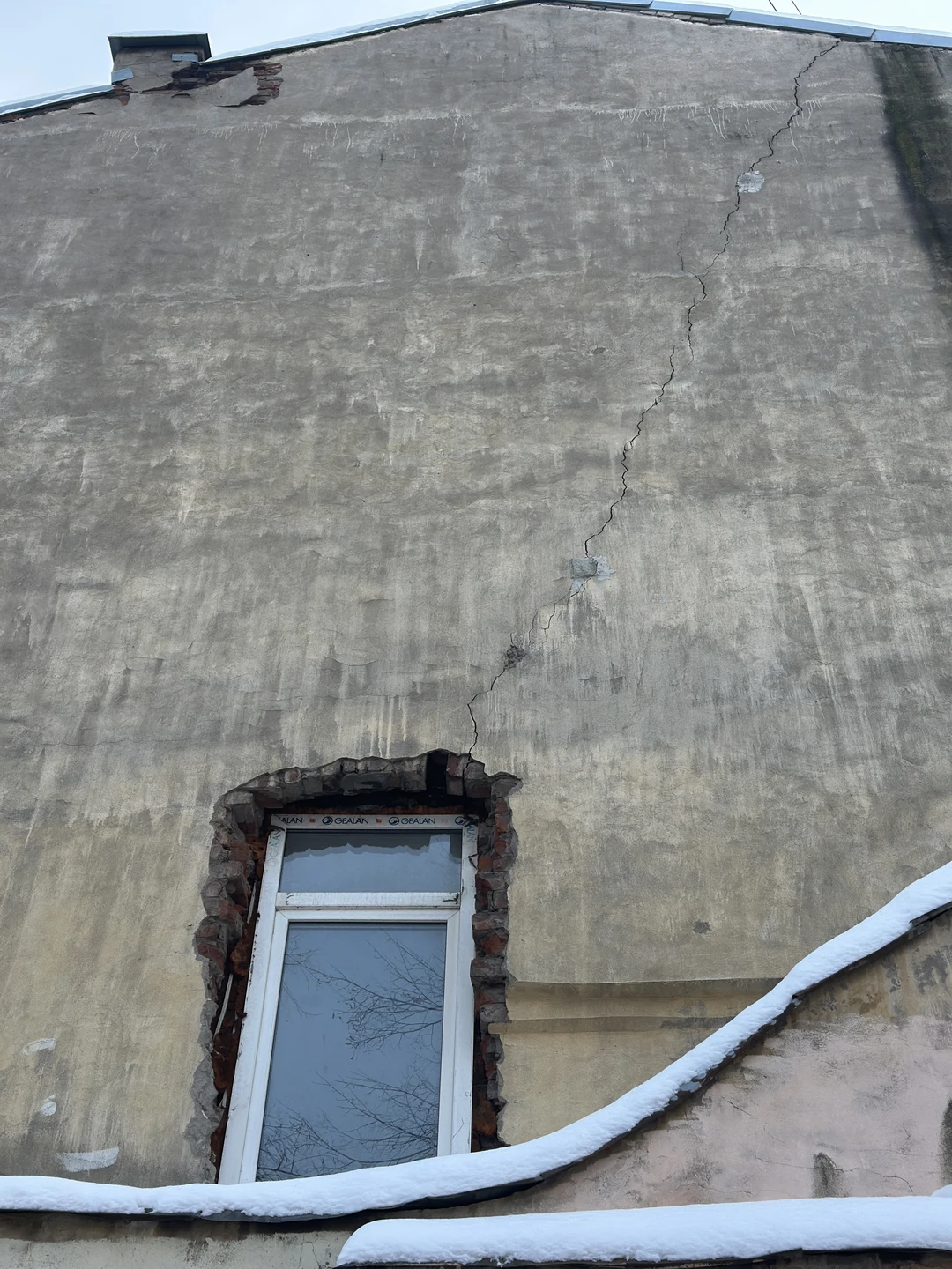 Была с родителями. Мне с отцом понравилось, маме за компанию тоже. В это день было холодно,