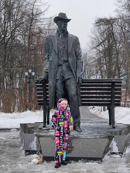 Такая экскурсия - идеальный формат для тех, кто устал от дат и хочет почувствовать город. Это