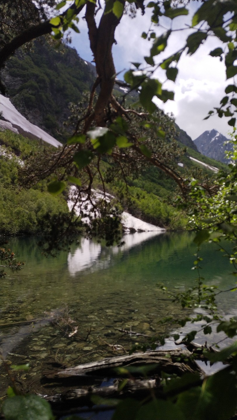 Сегодня ходили с Максимом к Бадукским озёрам, было очень сложно подниматься, но оно того стоило! Озера