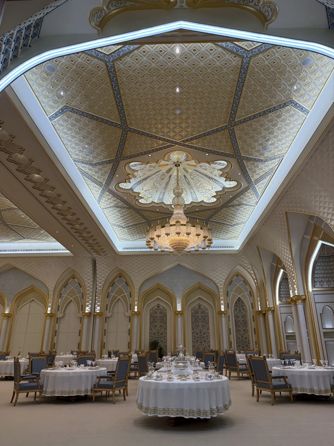 Остались в восторге от экскурсии в Абу-Даби с Азизом! Весь день было очень комфортно, в мини-группе