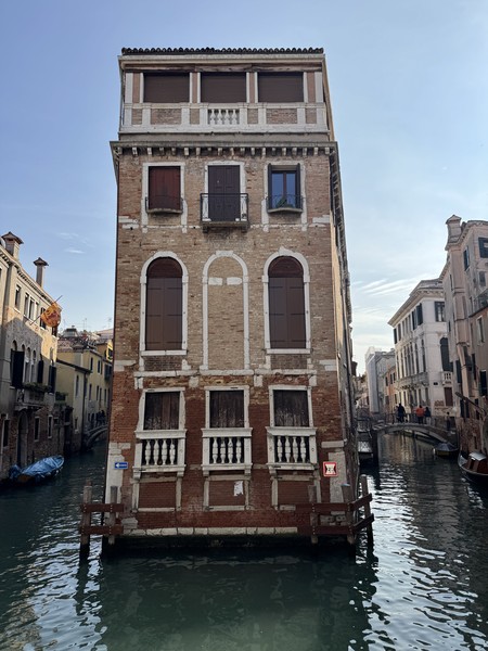 Прекрасная экскурсия! Удобная и структурированая подача информации. Увидели отдельные места, о которых даже не знали. Благодарю