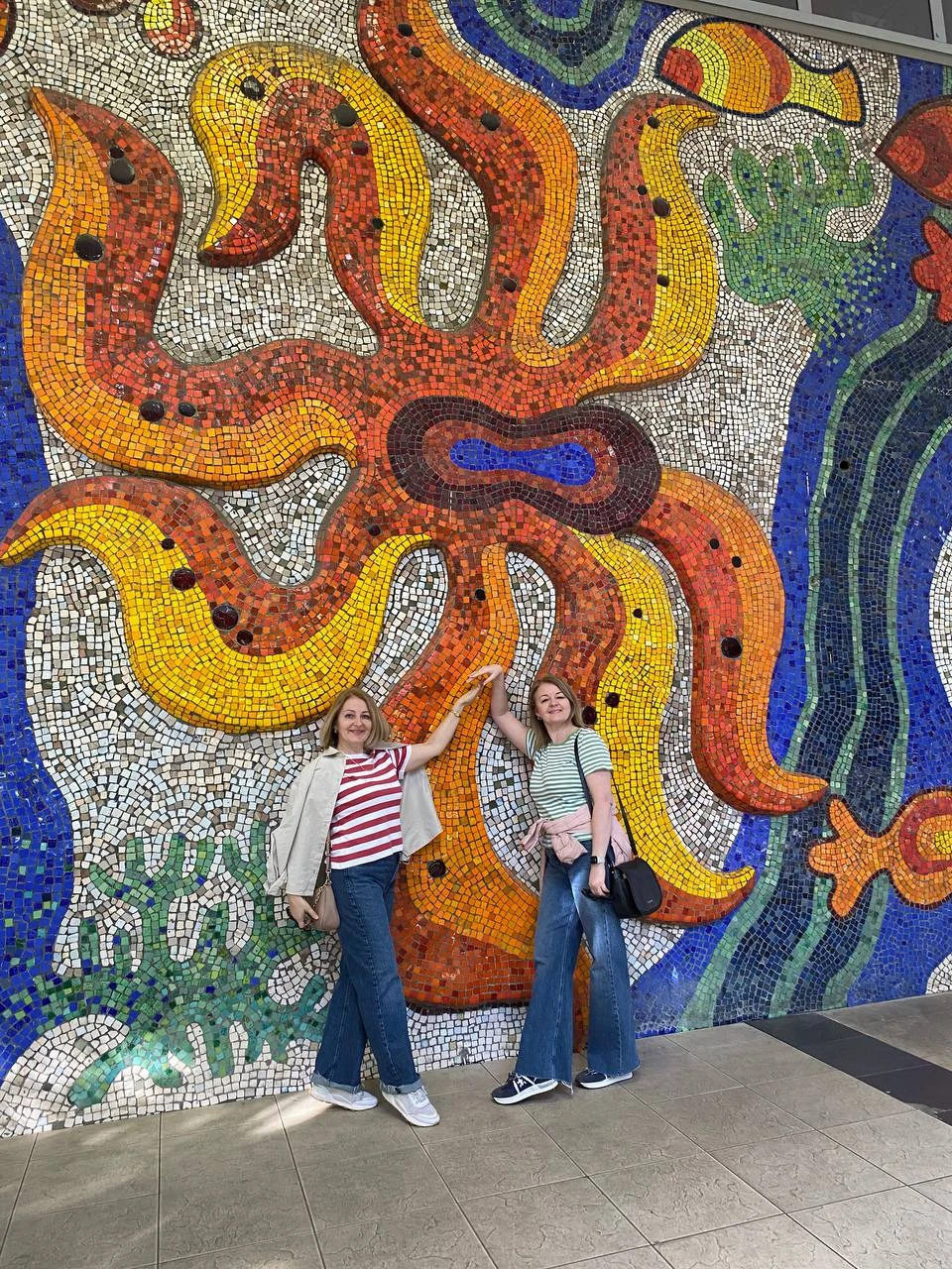 Встретились с гидом возле ЦУМа Сочи, нас экскурсантов было всего 4 человека (все ж не сезон)