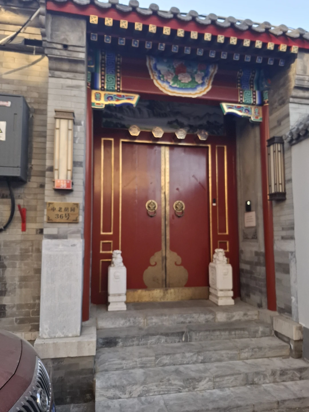 Встречались с экскурсоводом в аэропорту. Проблемы есть с интернетом. Подключите сразу VPN, а то в Китае