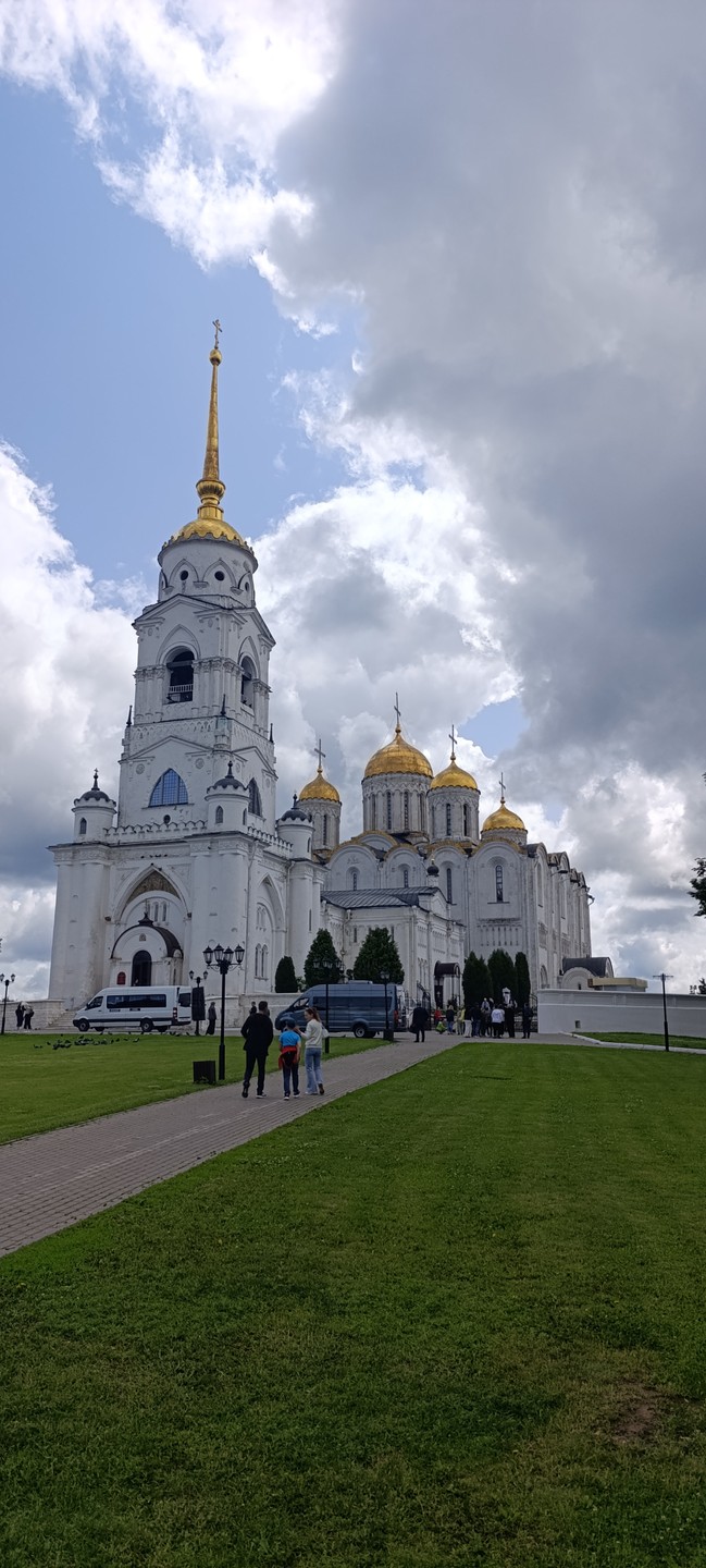 Владимир имеет коласальный багаж знаний по истории Своего края и города. очень хорошая экскурсия. Спасибо, всё понравилось