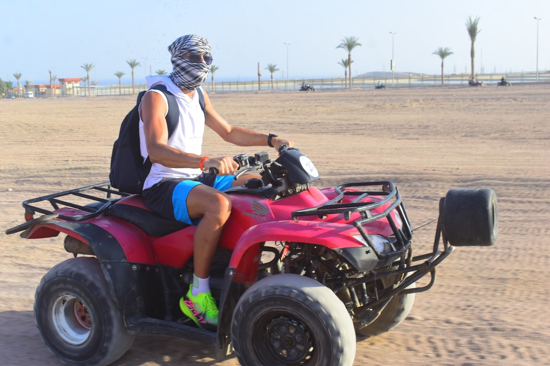На квадроциклах в группе: сафари в Шарм-эль-Шейхе (Илья)