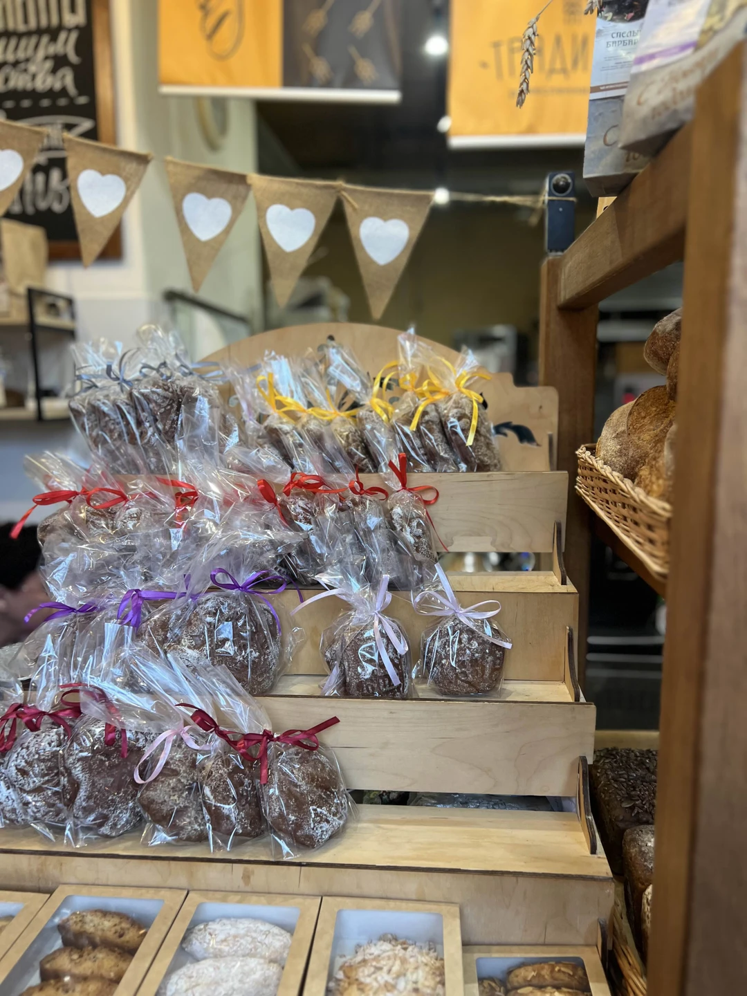 Было увлекательно и вкусно! Спасибо за гостеприимство! Самые вкусные пряники, в этой пекарне!