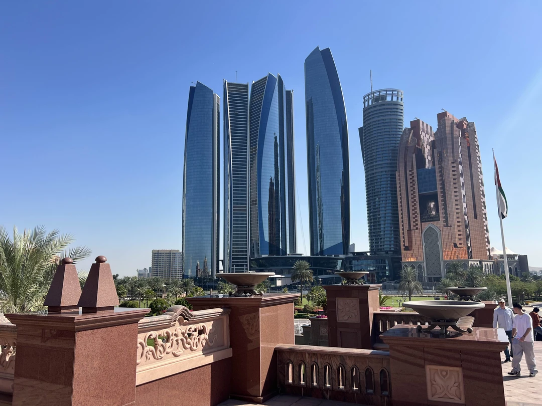 Все четко по запланированному маршруту. Посетили максимально за один день все локации города. Все отлично