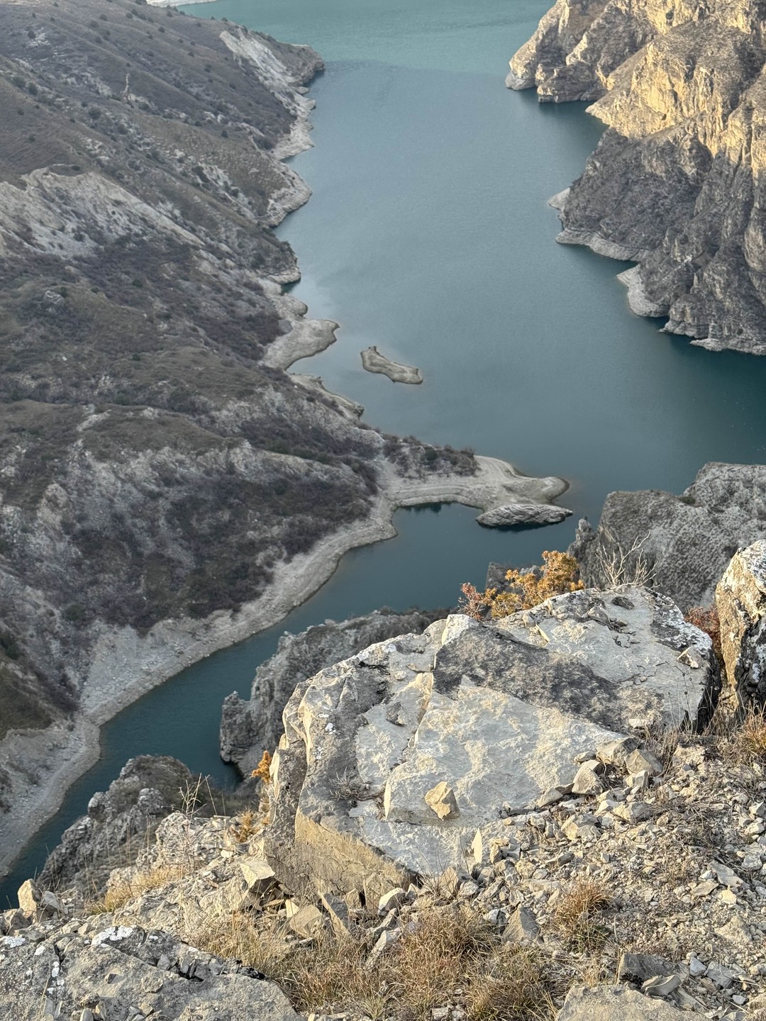 Гасан показал нам потрясающие знаковые природные шедевры Дагестана. Интересный контент и подача исторических фактов. Отличная организация