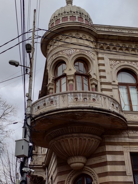 Старый и верный традициям Тбилиси (Вероника)