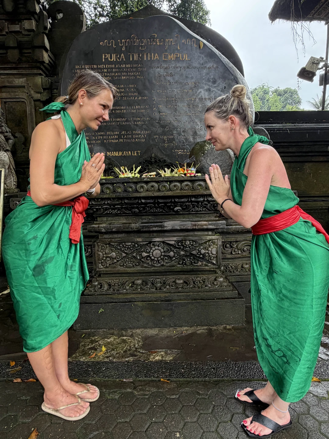 Отличная экскурсия! Гид говорит по-русски, помогает, фотографирует, откликается на все просьбы. Мы очень довольны! По деньгам