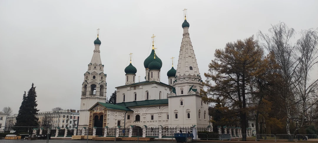 Ольга - прекрасный опытный гид, успевающий мастерски одновременно вести рассказ и отвечать на вопросы группы, и