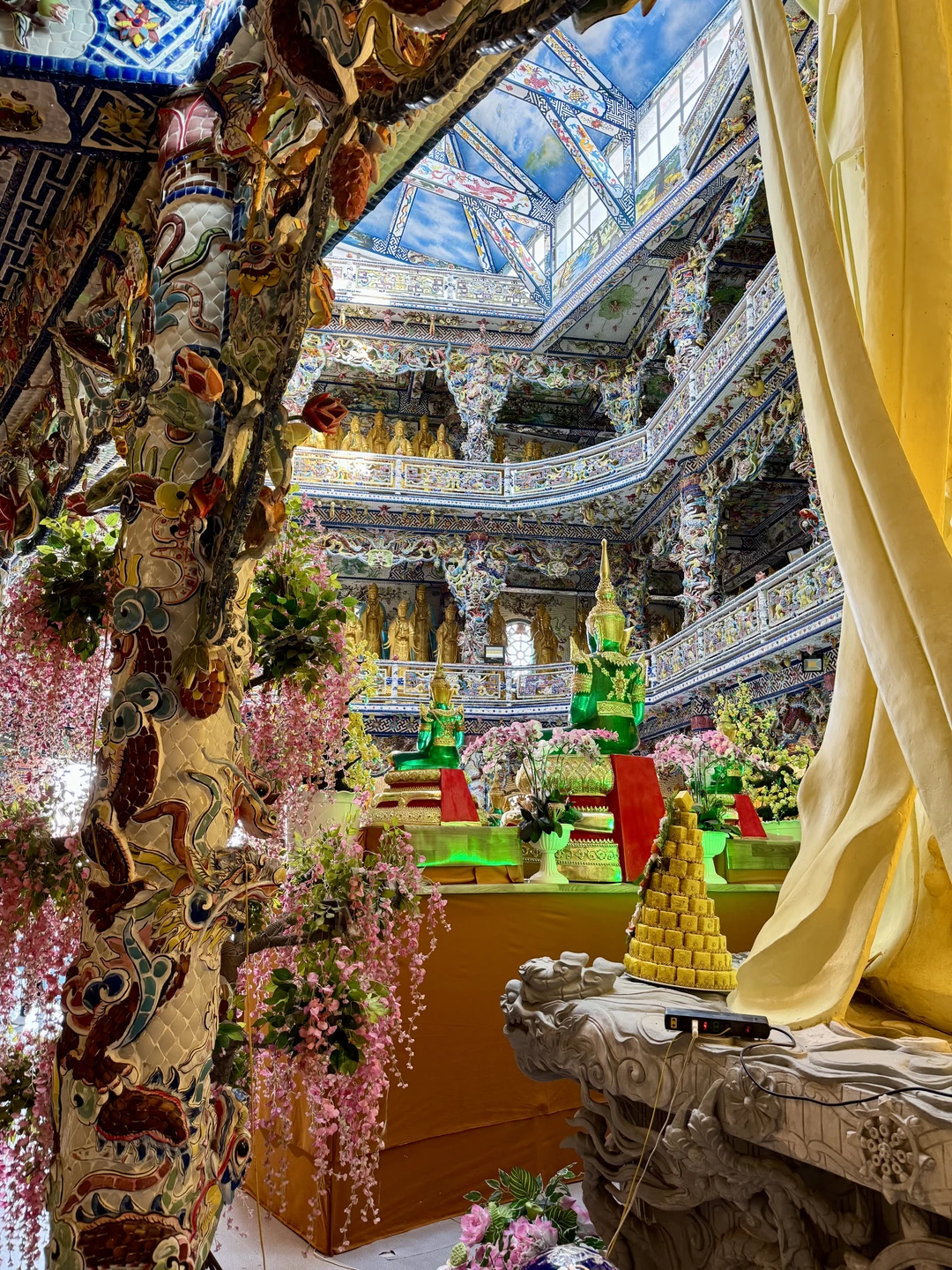 Очень интересная информативная поездка, где Элла проявляет заботу и внимание к каждому шагу. Доступным языком рассказывает