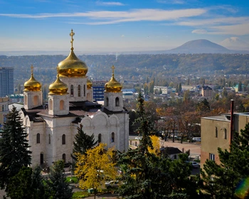 Пятигорск: парк «Цветник», грот Дианы, озеро Провал