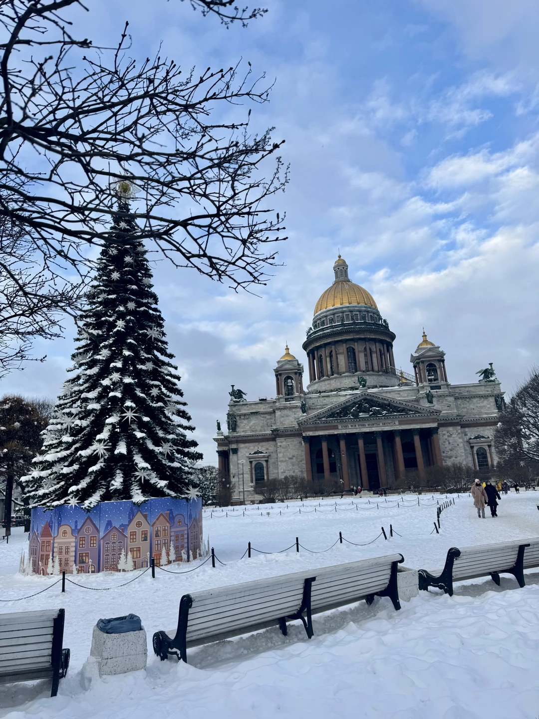 Очень понравилась экскурсия с Татьяной. Доступно, спокойно, интеллигентно, плавательного. Рекомендую с удовольствием