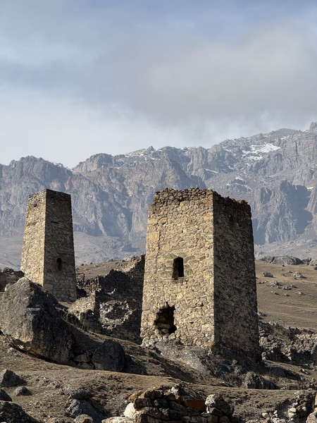 мою экскурссию провел гид Алан, за что ему большое спасибо! была в Осетии не в сезон