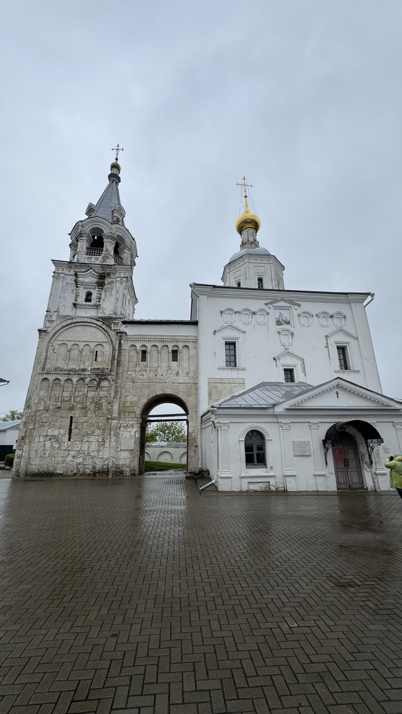 Большое спасибо Елене за познавательную экскурсию! Организовано все четко, информация подаётся интересно и понятно. Нас было