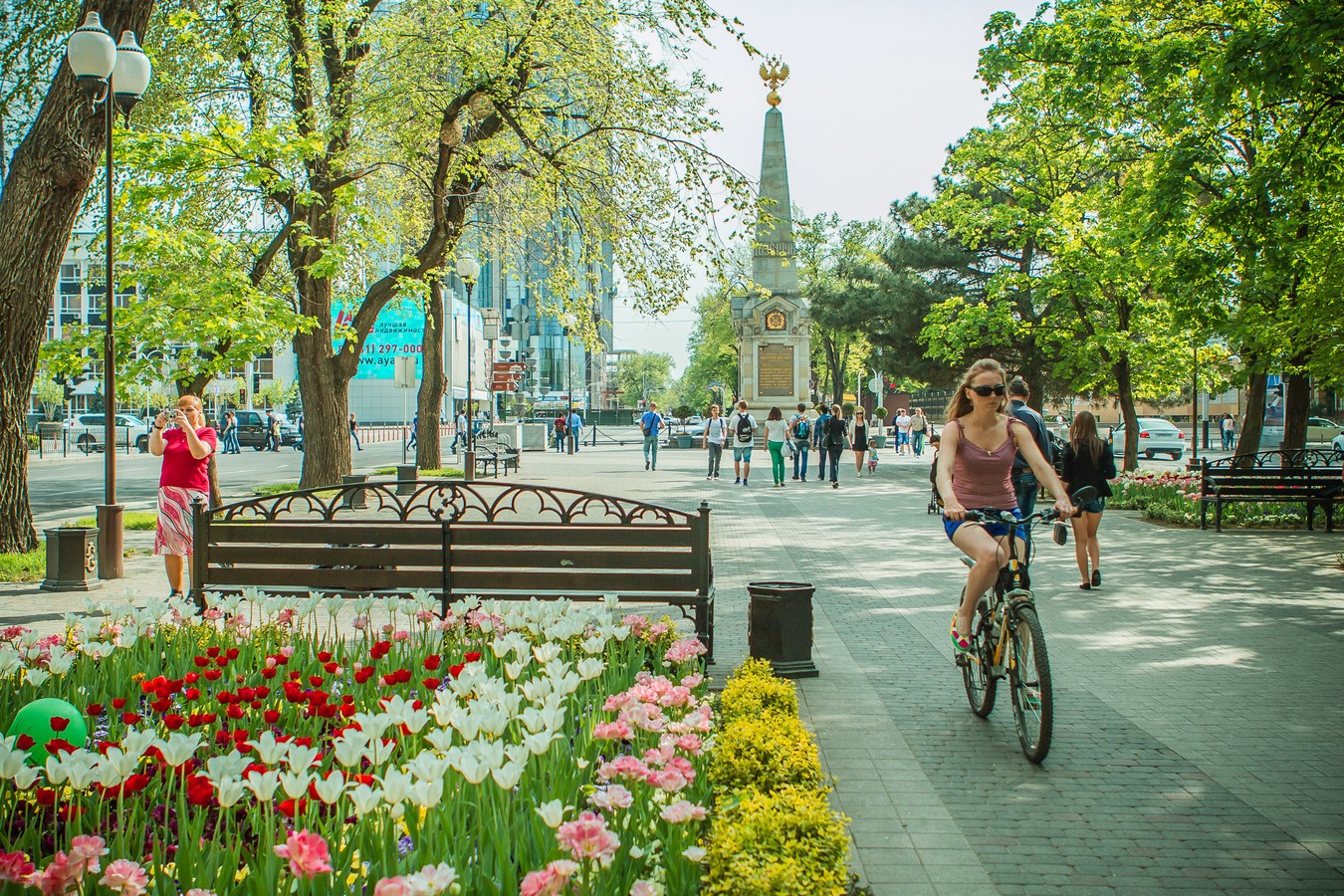 По центральной улице Краснодара