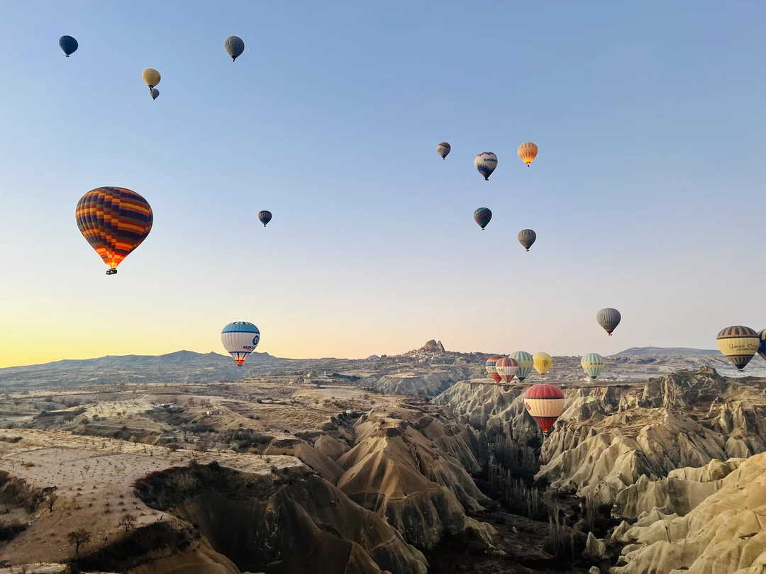 Добрый день, полет на воздушном шаре превзошел все ожидания. Организация экскурсии на 5, договорились заранее, трансфер
